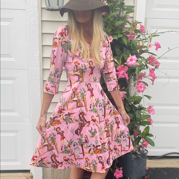 Dresses & Skirts - Novelty pink cowgirl print dress